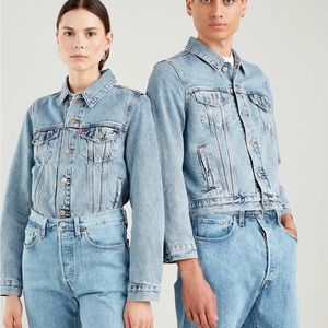 Levi’s woman’s trucker denim jacket